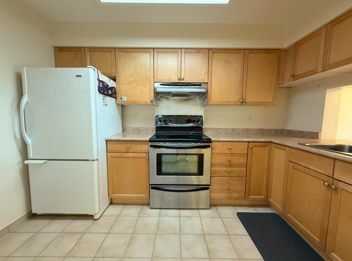 Es Kitchen Before